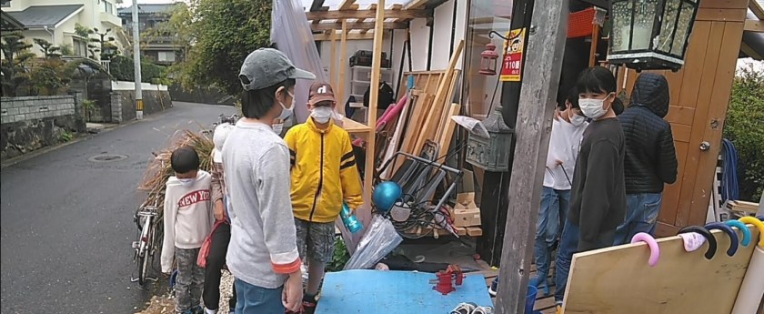 Queue training to the kids room